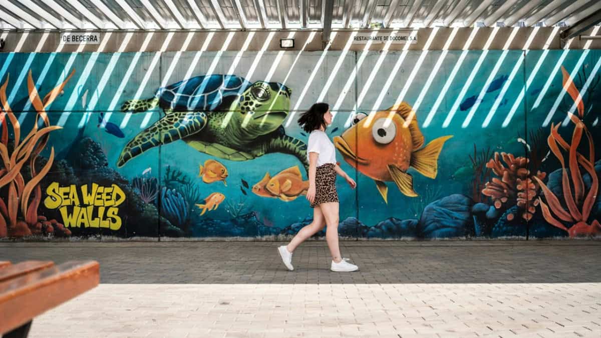 Graffiti kunst, mural art en moderne straatkunst in de stad